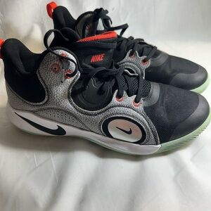 Nike Zoom Freak 3 Men’s Black and Gray Athletic Shoes